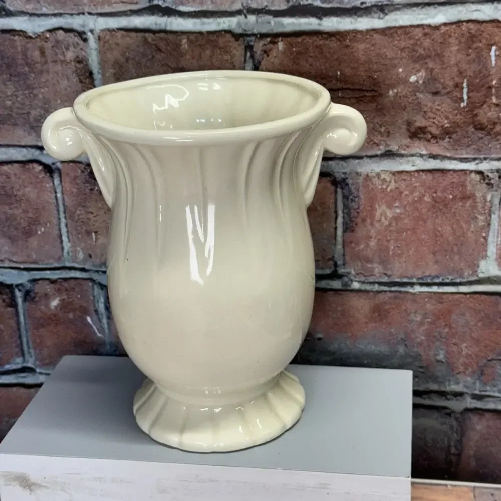 RRP Co Roseville Ohio Cream White Vase #403 7.5